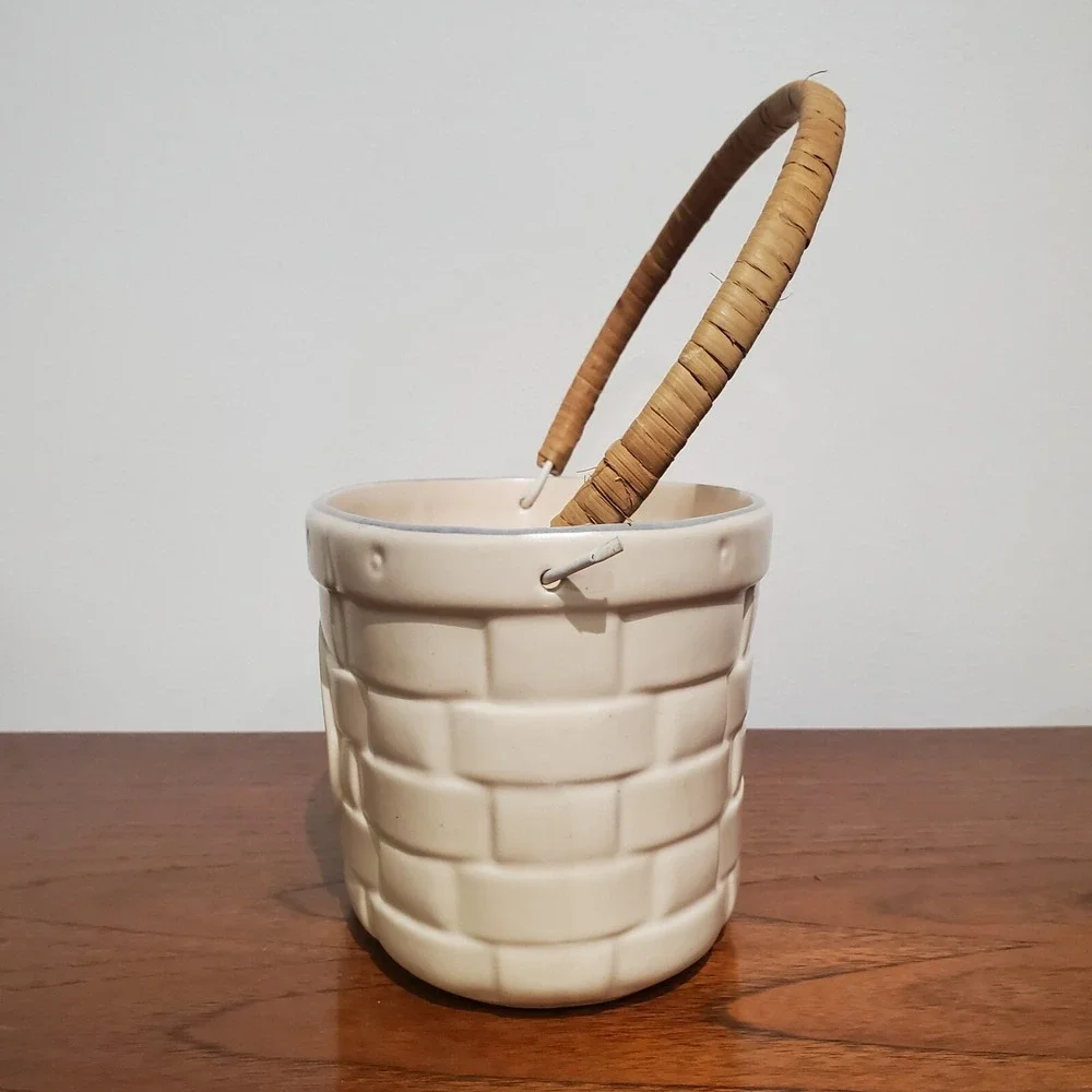 Pfaltzgraff Rare Remembrance Oval Ceramic Basket with Handle‎